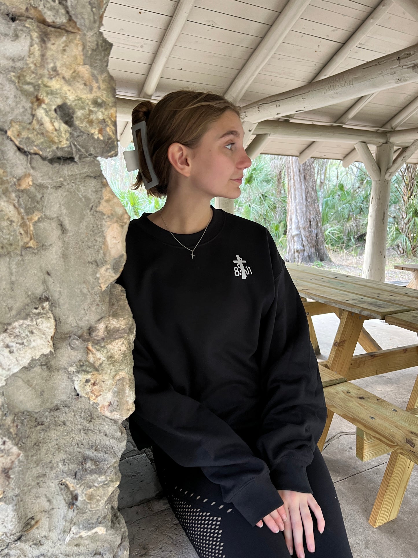 8:11 Crewneck in Black